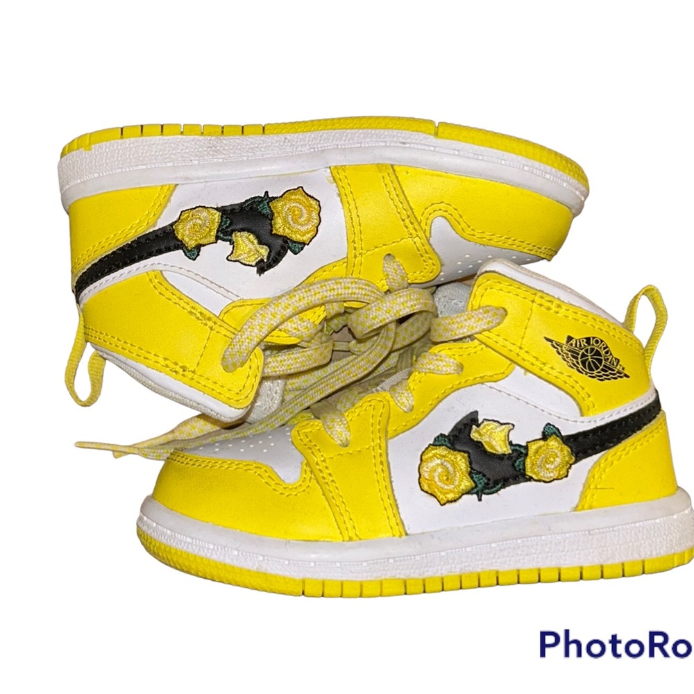 Jordan 1s yellow and black